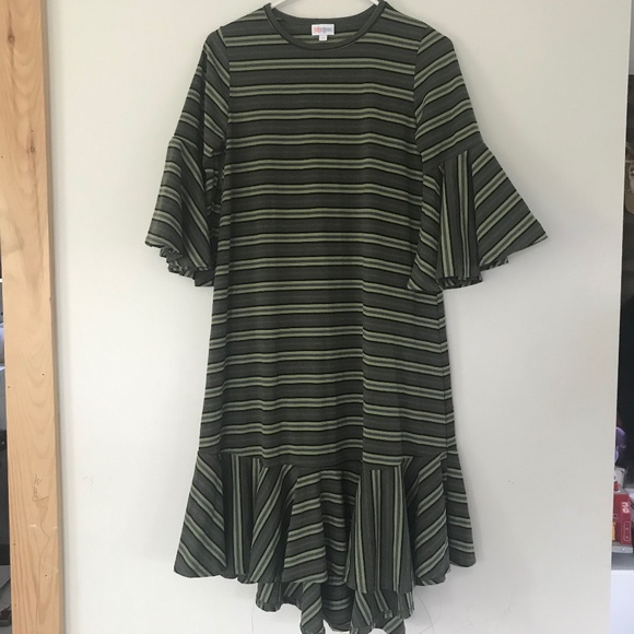 ☀5/20$! LuLaRoe Simply Comfortable Bell Sleeve Flounce Hem Loose Fit Dre… - Picture 1 of 9